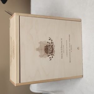 Arrow and Branch Wine Box w/hold up holder